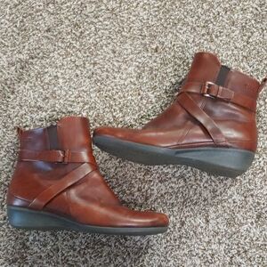 ECCO Abelone Boots Brown Leather Cross Buckle Booties Size 40/9